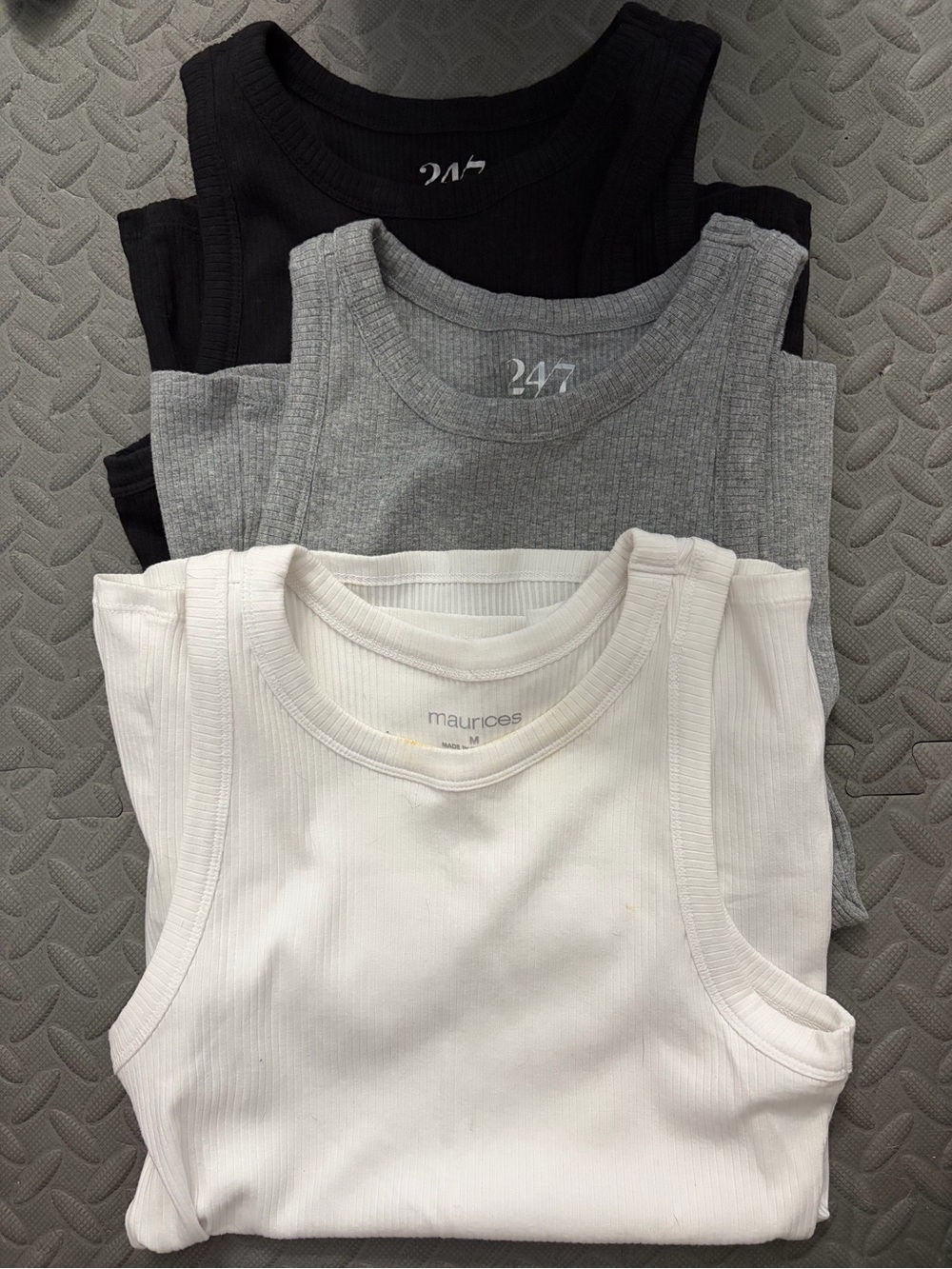 24/7 Maurice’s ribbed highline tank top lot, medium